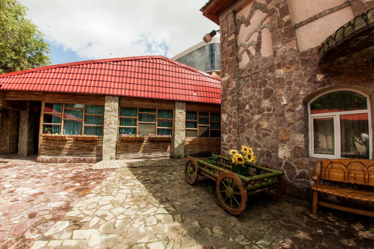 Hotel Edem Karagandi Kültér fotó