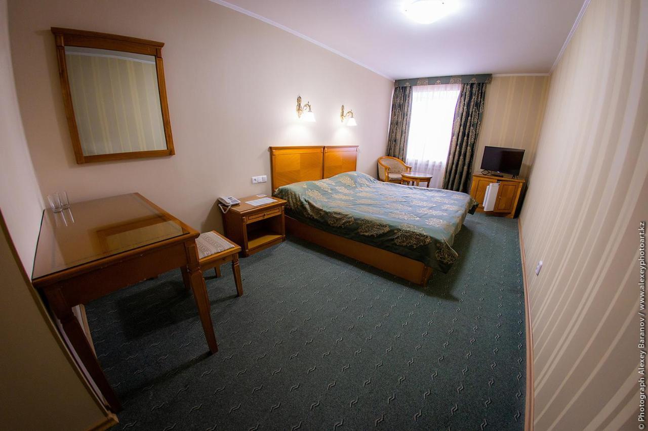 Hotel Edem Karagandi Kültér fotó
