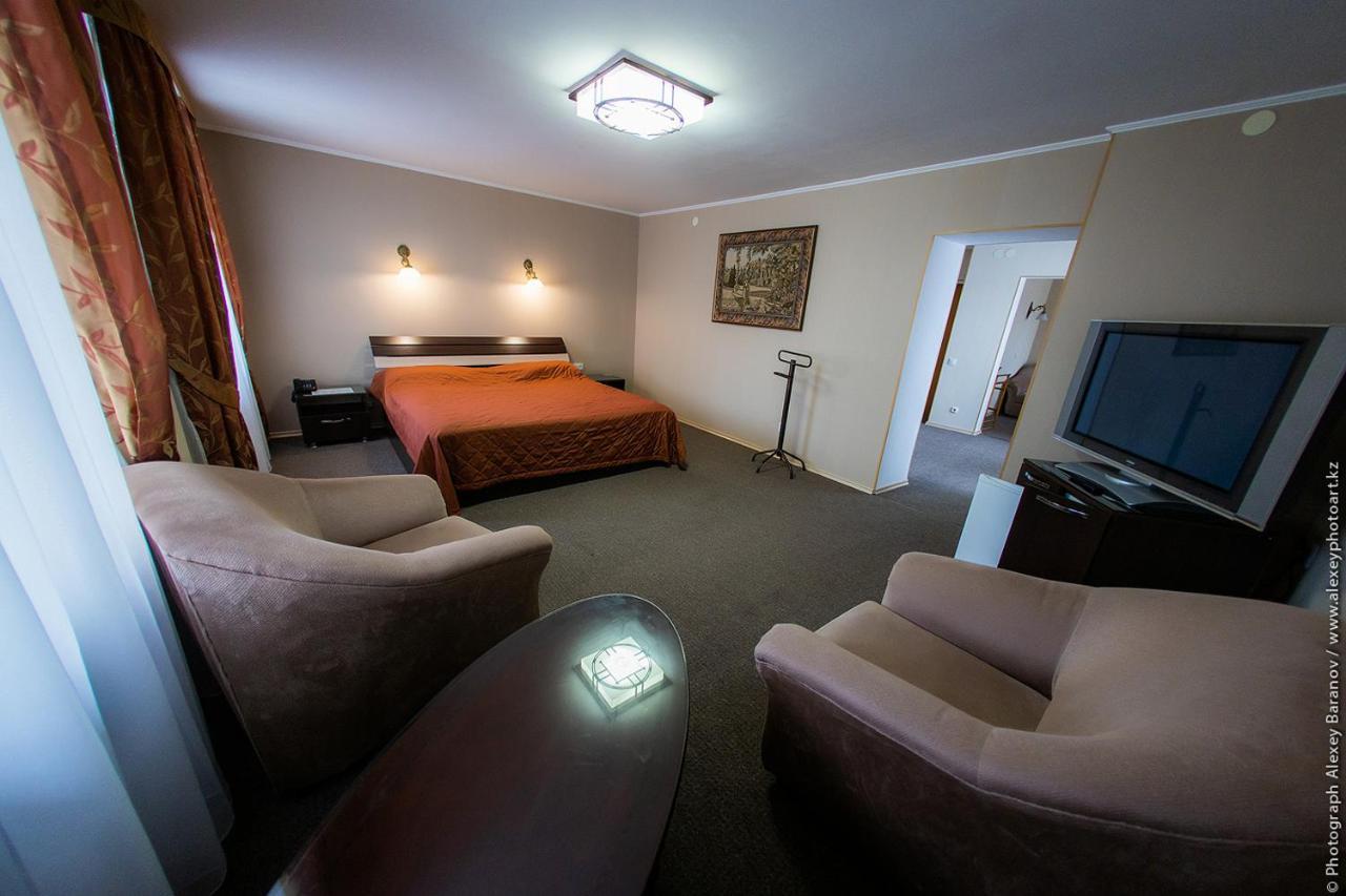 Hotel Edem Karagandi Kültér fotó